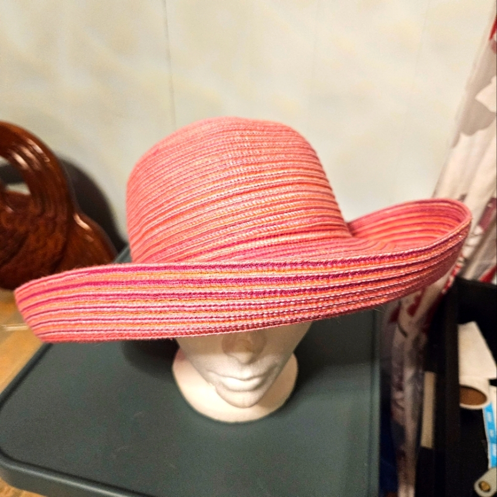 Columbia hat vgc